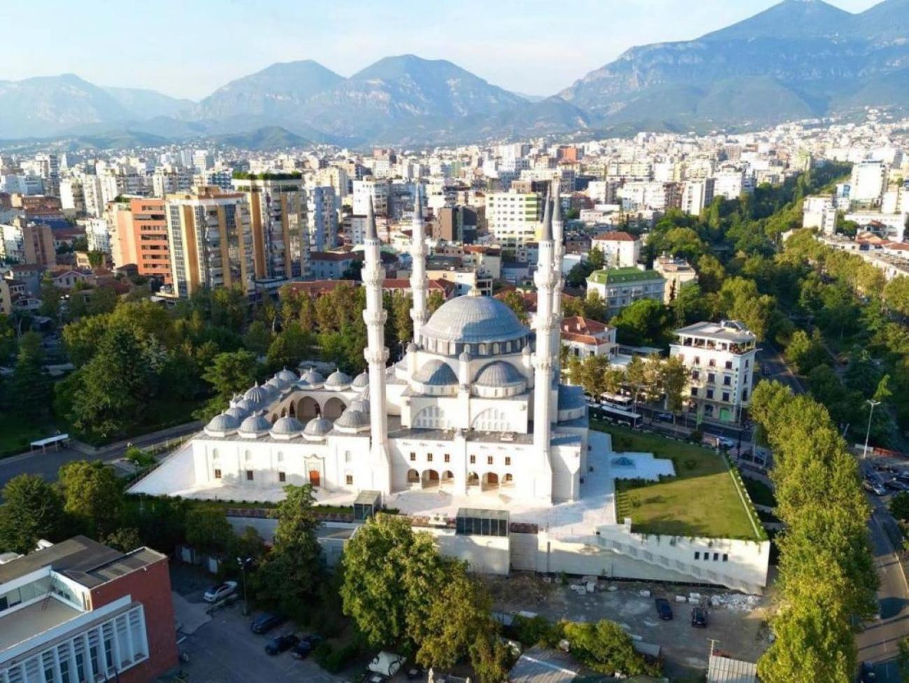 Tirana Center - Family & Friends - 3Bdr - Perfect For 8 Apartment Tirana