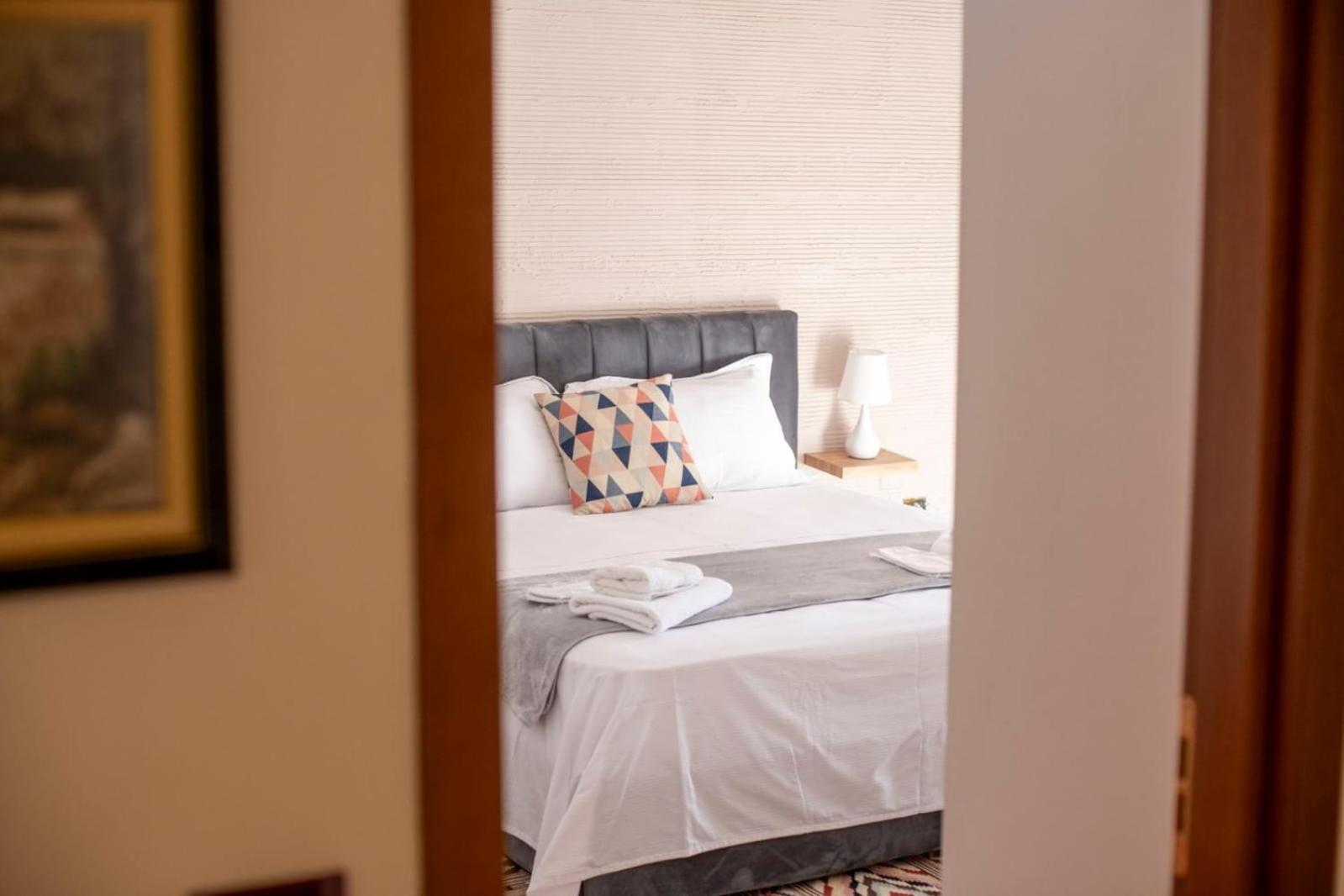 Apartament Tirana Center - Family & Friends - 3Bdr - Perfect For 8 Tirana