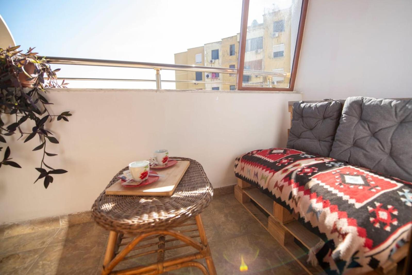 Tirana Center - Family & Friends - 3Bdr - Perfect For 8 Tirana