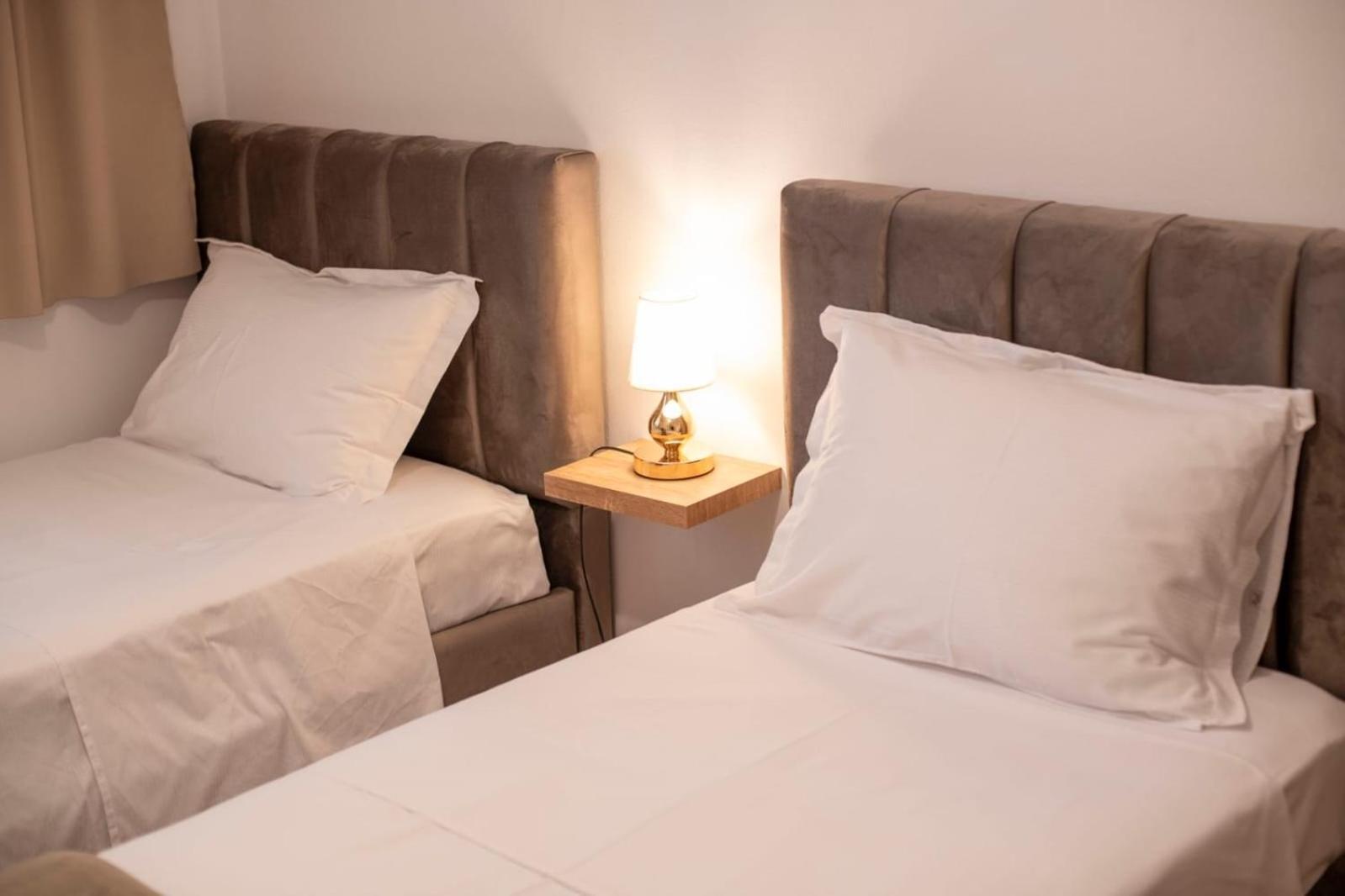 Apartament Tirana Center - Family & Friends - 3Bdr - Perfect For 8 Tirana