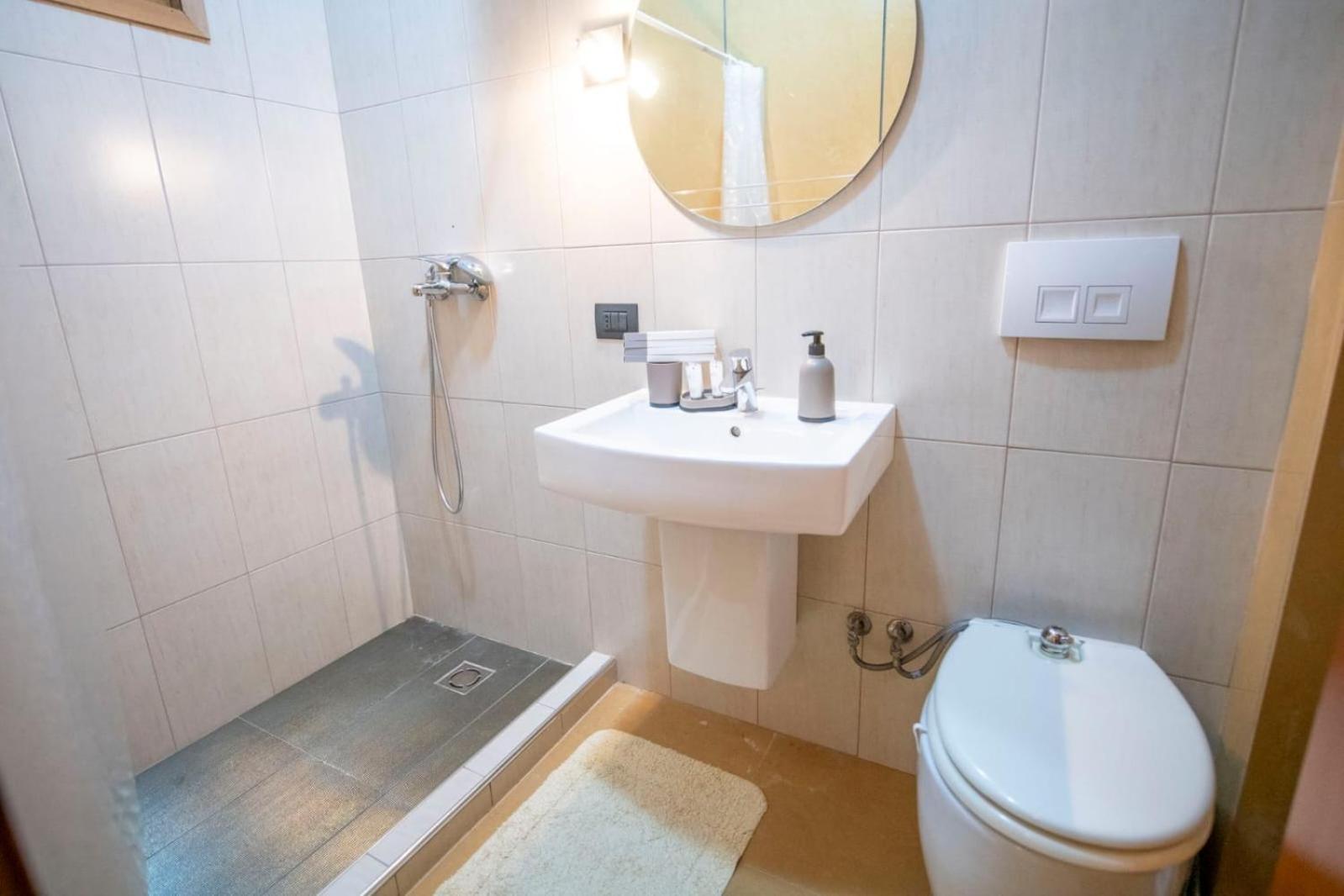 Tirana Center - Family & Friends - 3Bdr - Perfect For 8